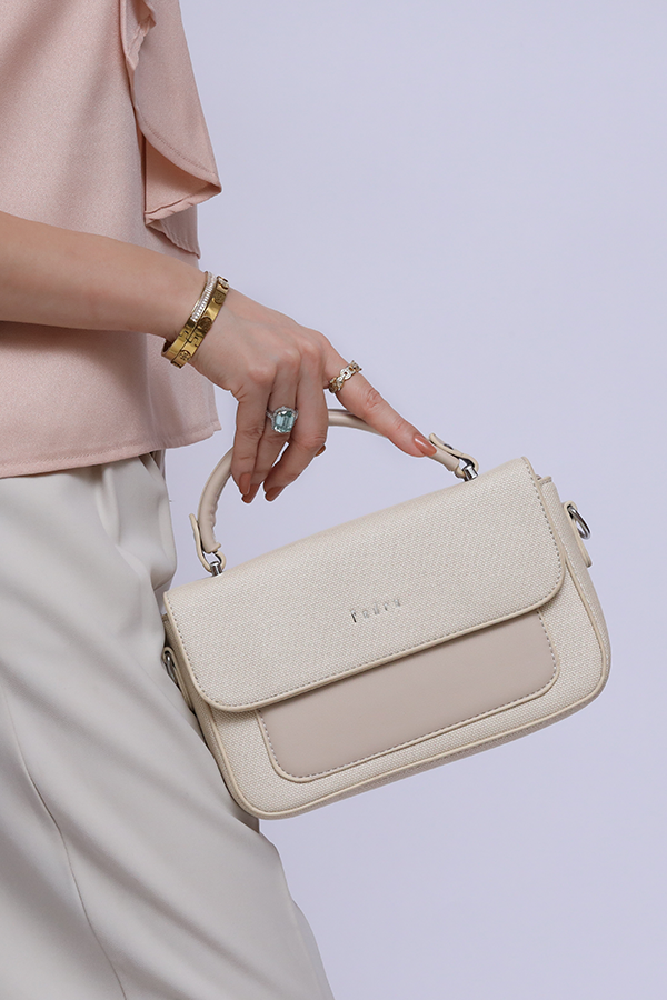 Ladies bag in Boxy Style in Off white WBB000528