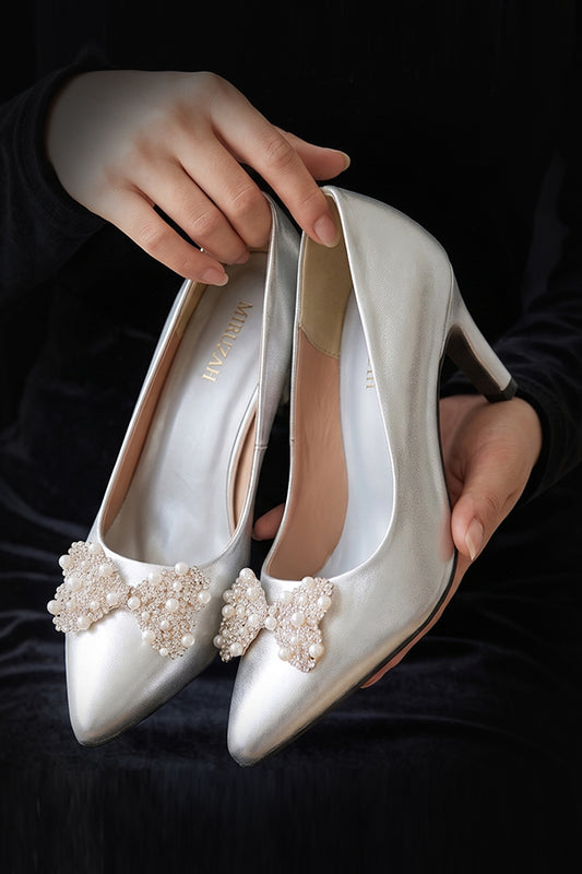Silver Metallic Pearl Bow Court Pumps   WCS000312