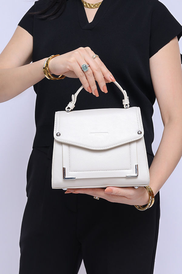 Hand Bag in Boxy Style in Off White WBB000328